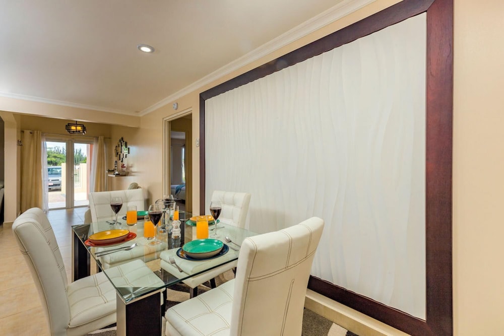 Amazing 3BR Villa w Large Private Pool Gameroom