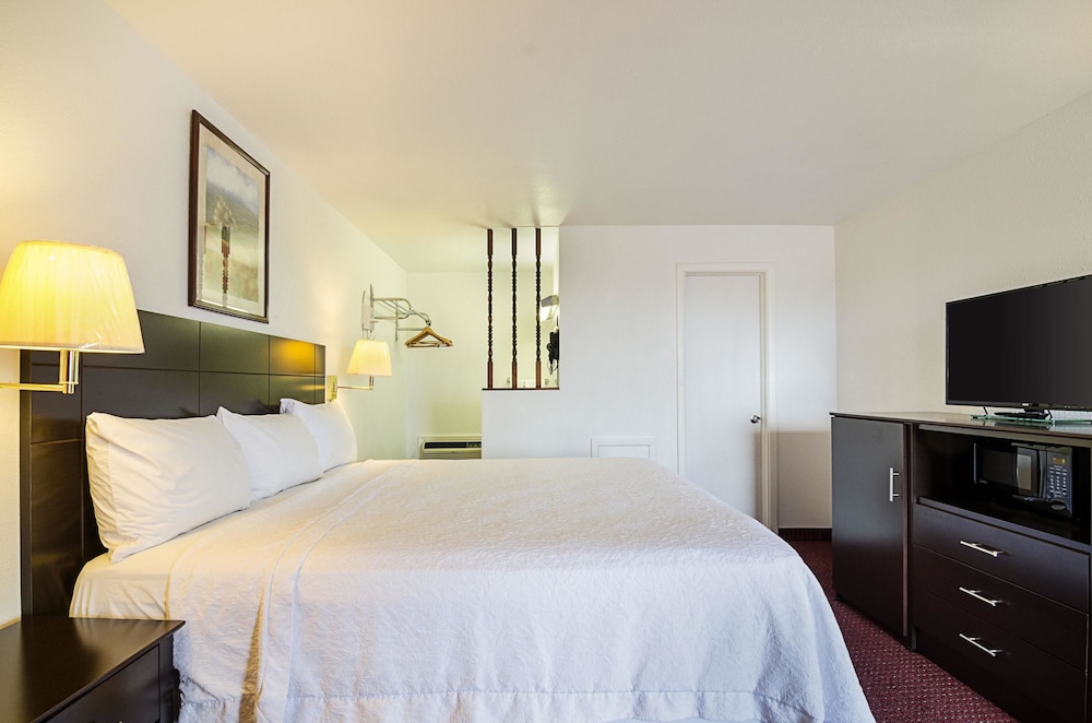 Liberal Vacations - Rodeway Inn - Property Image 23