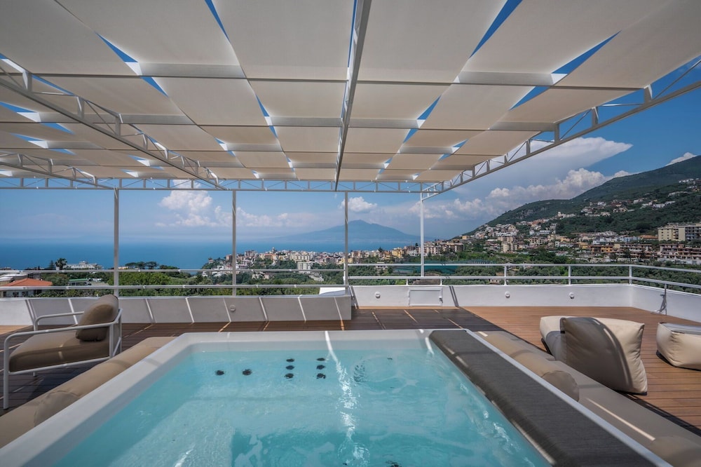 Luxury Levaina Villa, Sleeps 8 on the Amalfi Coast