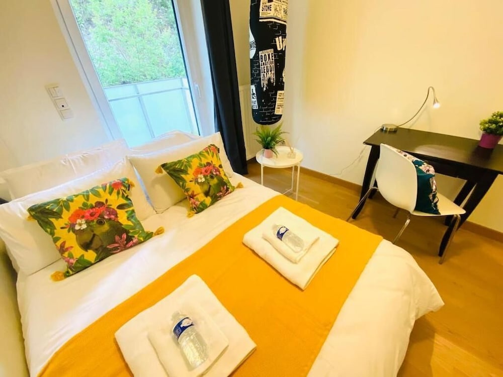 3 bedrooms in Center w Terrace&Parking view 3
