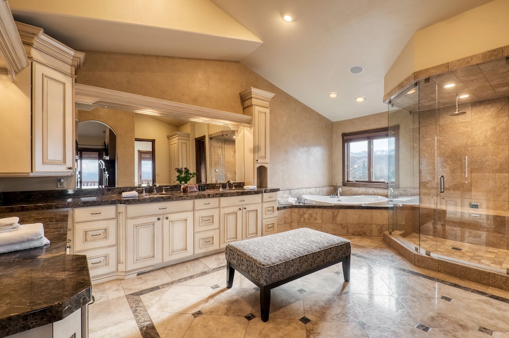 High Meadow by Avantstay Alpine Views w Indoor Pool Hot Tub Open Floor Plan