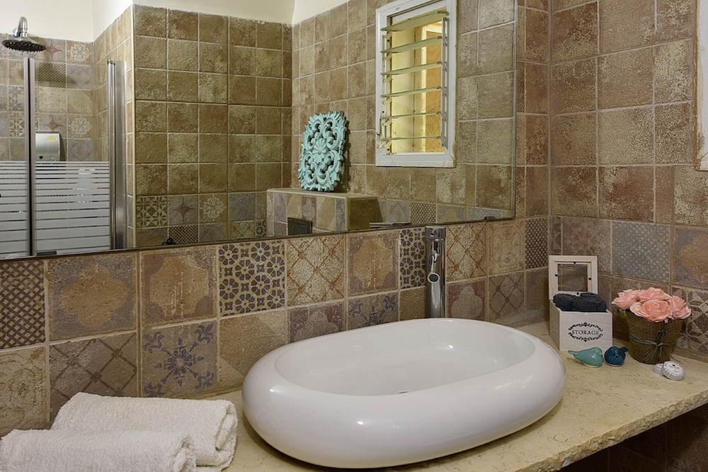 Mul Kineret Suites