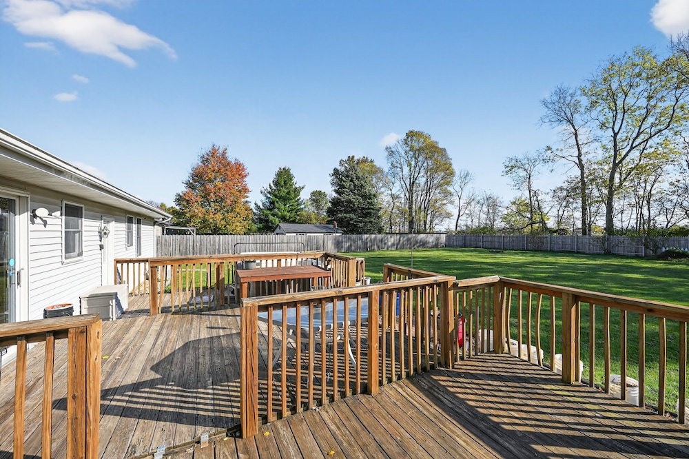 Cozy Retreat With Hot Tub In Peaceful Goshen 4 Bedroom Home