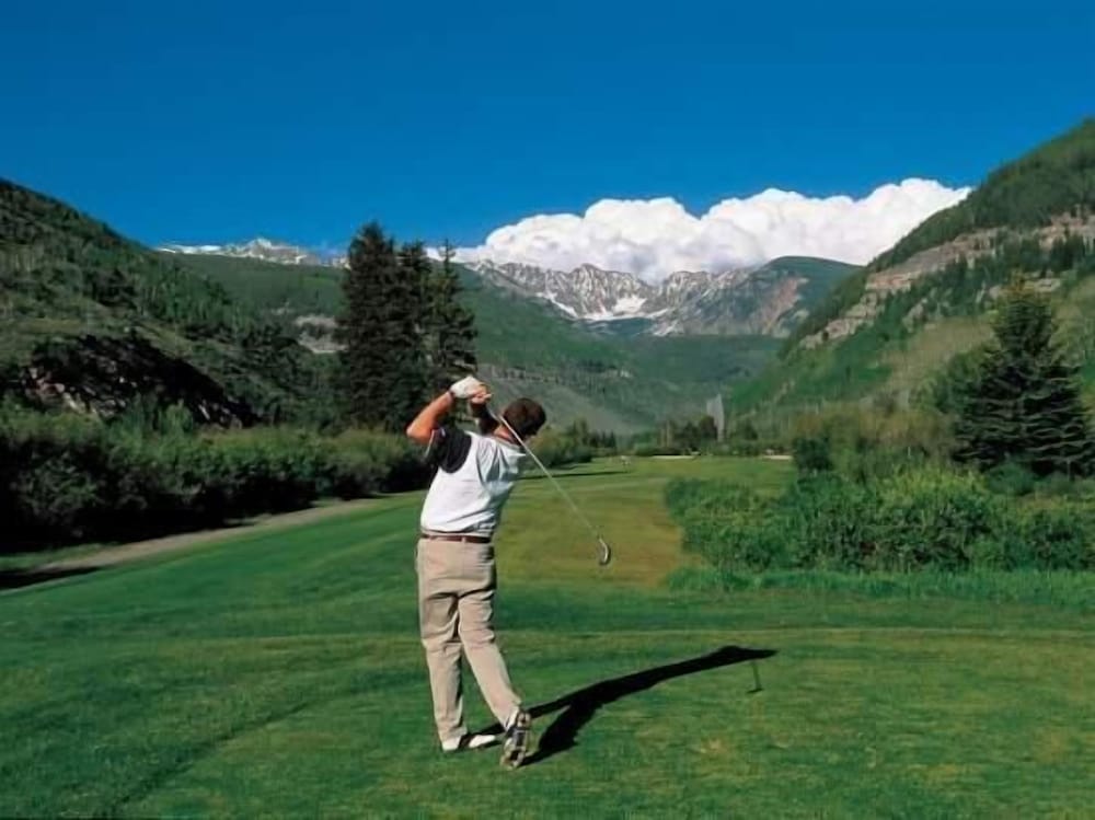Penthouse with Panoramic Views of Vail Mountain and the Gore Range by RedAwning