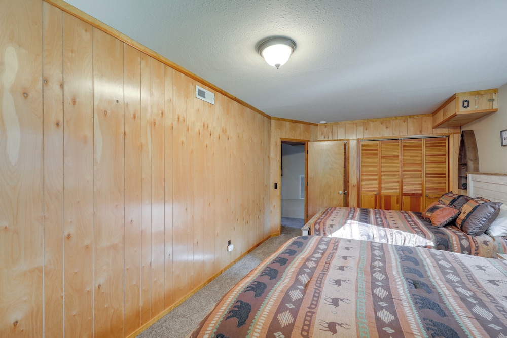 Quiet Cabin w/ Deck: Near Lake Almanor!