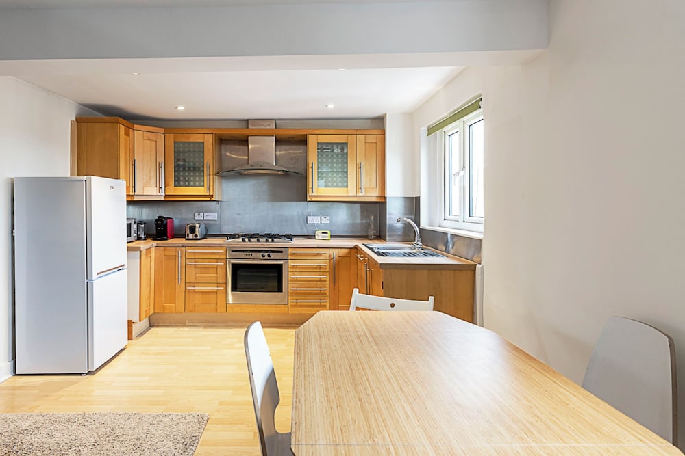 Airy Urban Retreat Near Little Venice view 5