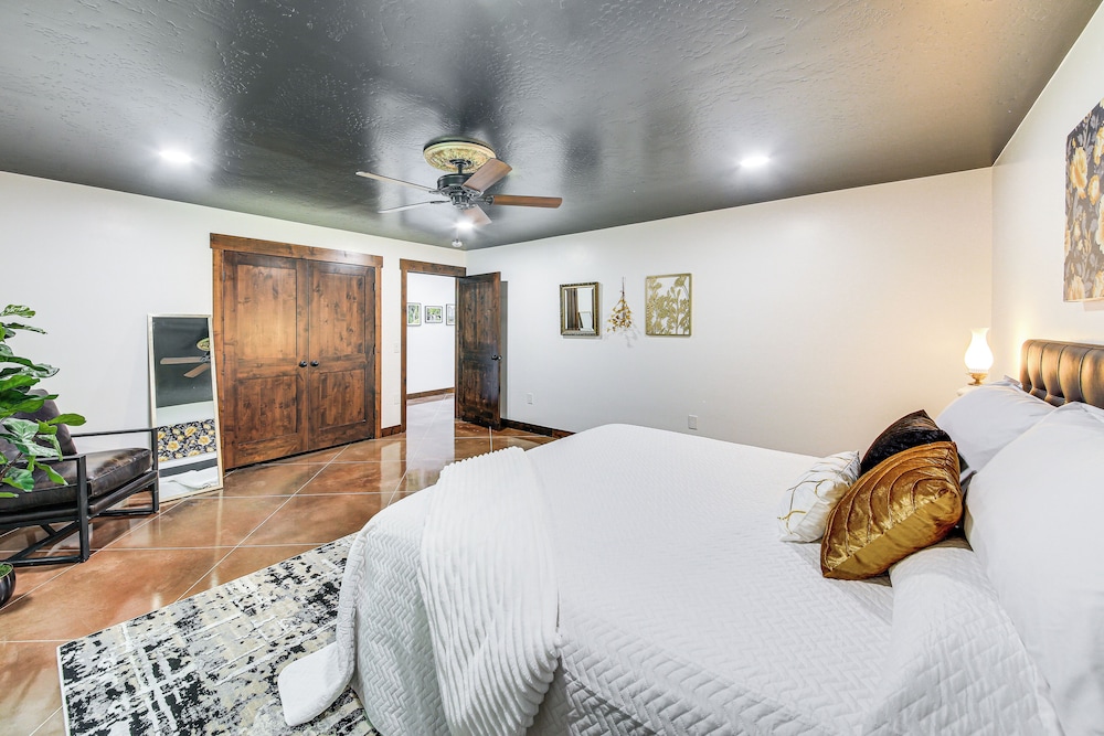 Relax, Reconnect & Explore: Modern Idaho House!