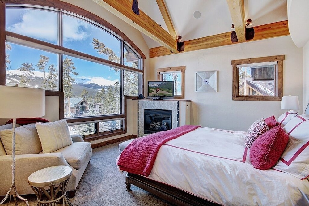 Mountain Majesty Manor 5 Bedroom Home by RedAwning