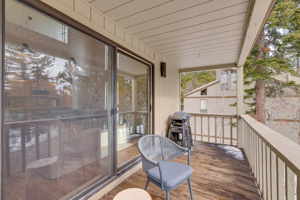 8 Mi to Northstar Slopes: Tahoe Gem w/ Fireplace