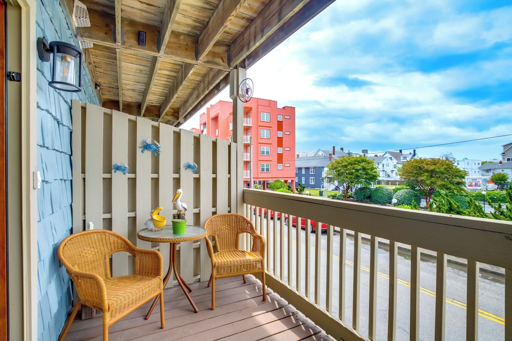 Ocean City Getaway w/ Balcony, Steps to Boardwalk!