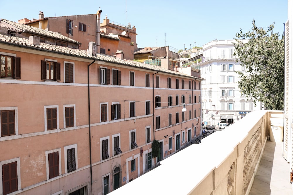 Rome King Suite