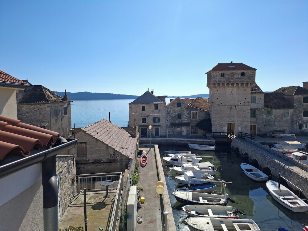 Apartments Kastilac with sea view