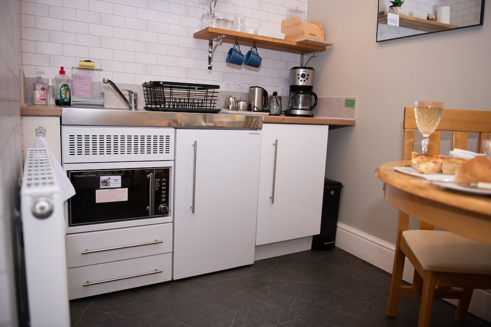 Milton House Studio Apartment Suites