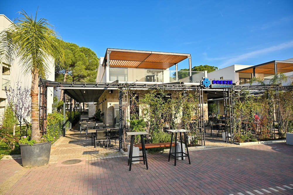 Aqua Bliss Apartment