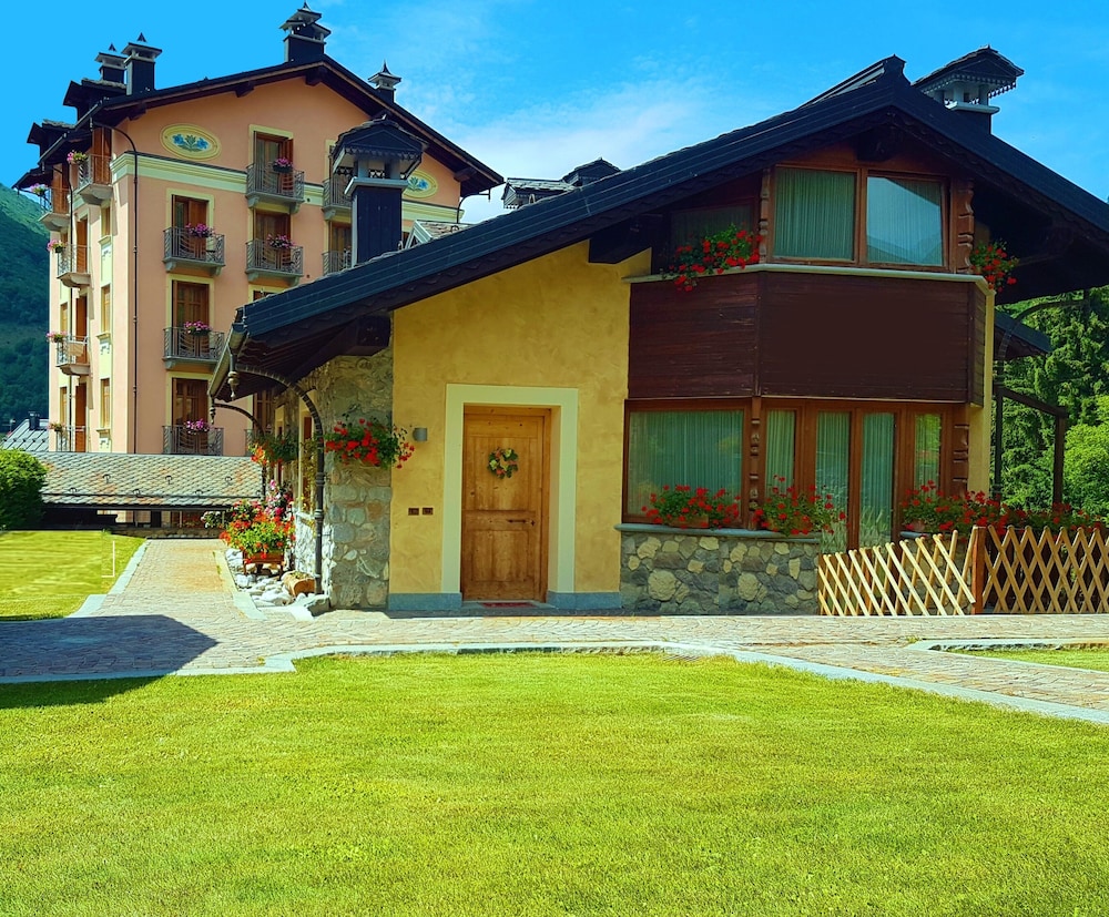 VillaMariaTeresa&ChaletsMignon