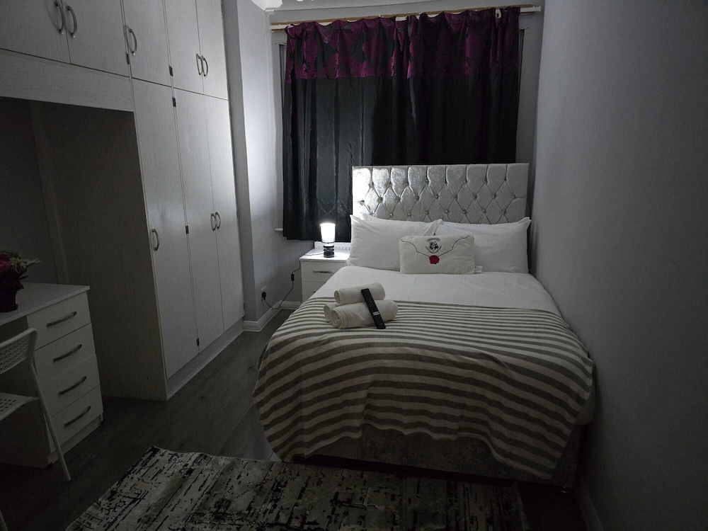 Heathrow roomzzzz B&B