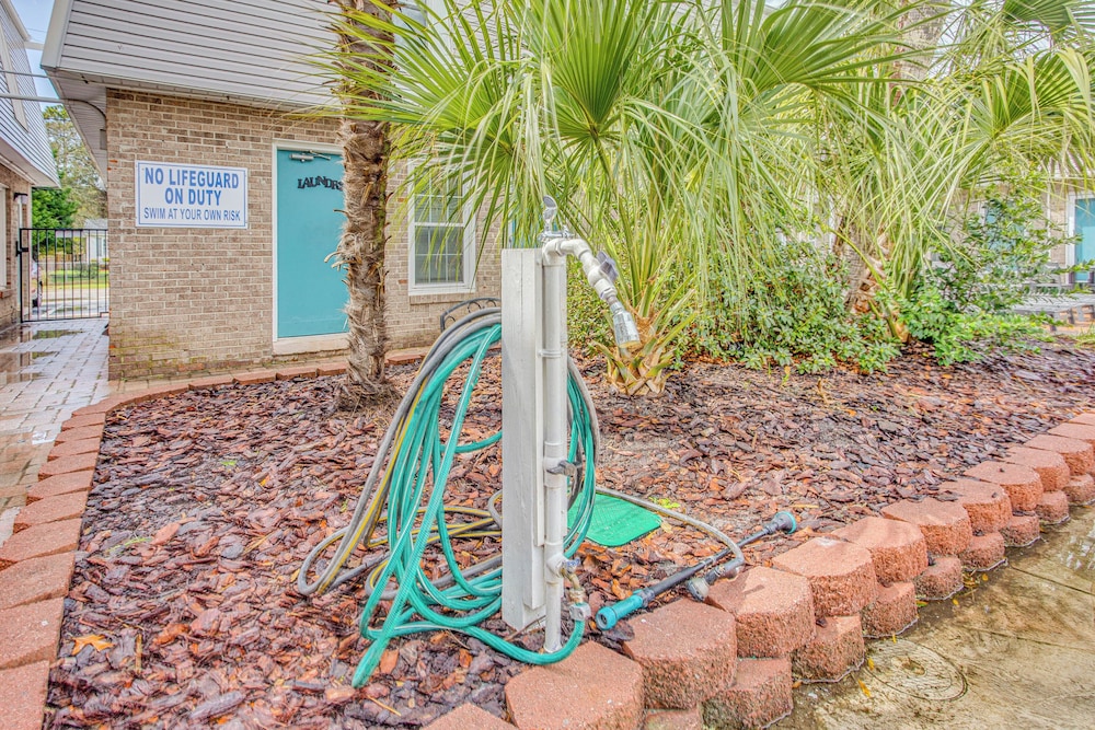 4 Blocks to Ocean: North Myrtle Beach Condo