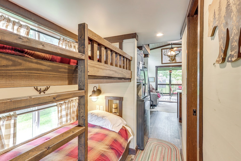 1 Mi to Tank Town Usa: Tiny Home w/ Pool Access!