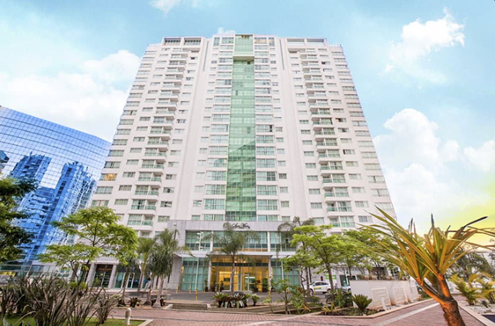 Hotel Saint Moritz Hplus Express - Image 1