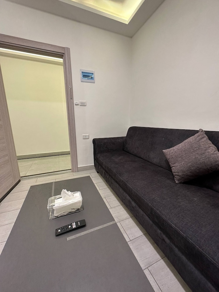 Luxury Room 03 Near Downtown view 4