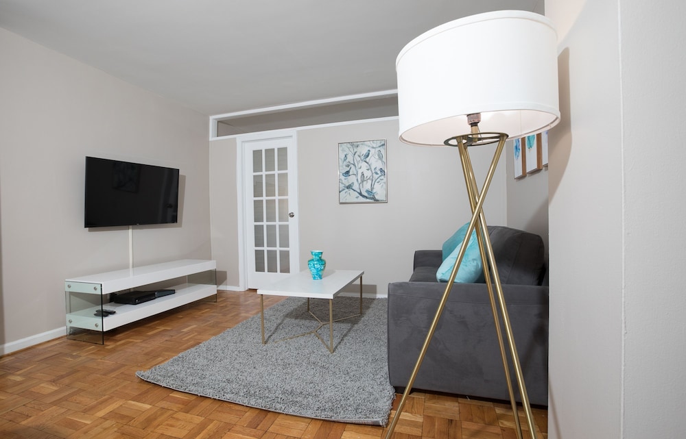 2 Bed Apt Ideally Located in UES of Manhattan