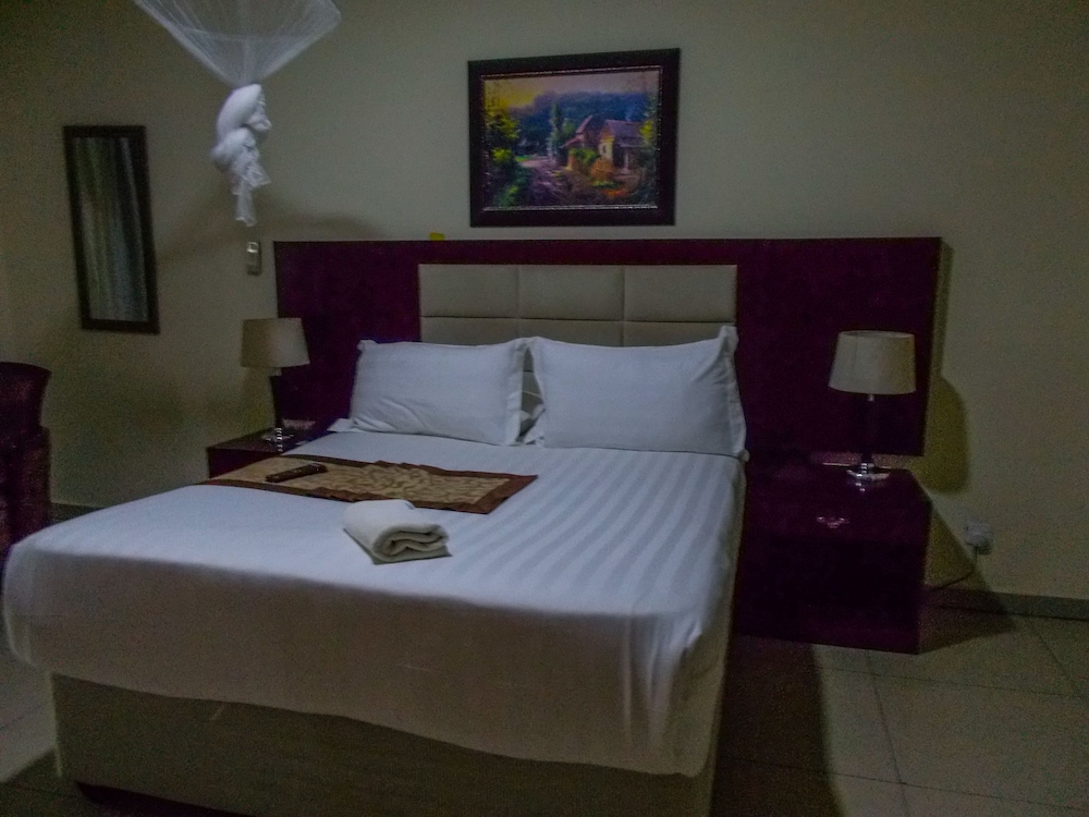Four Pillars Lodge