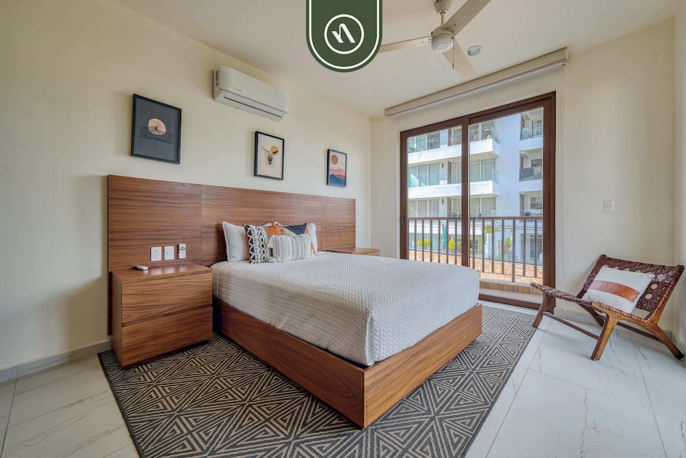 Oceanview 3 BR Condo Near the Beach - Pool