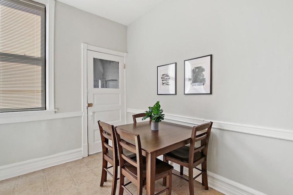 Cozy 3BR Gem - Lincoln 3E