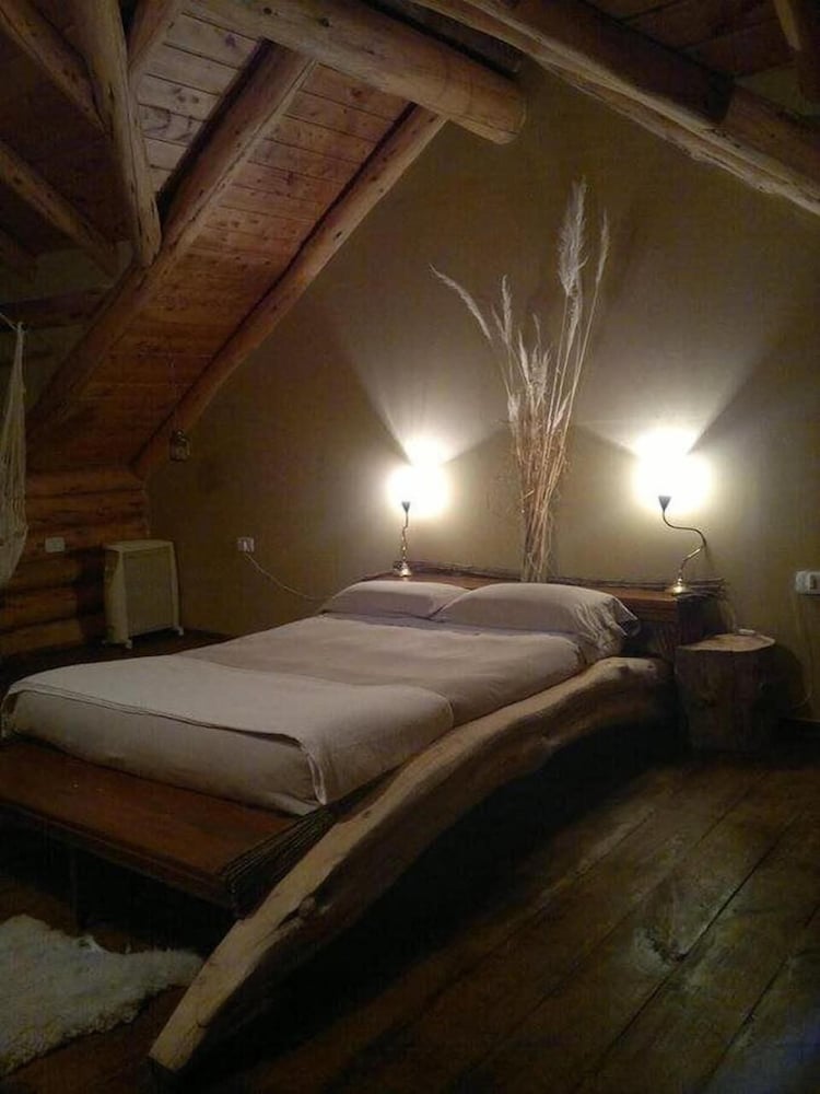 Fabula Lake House