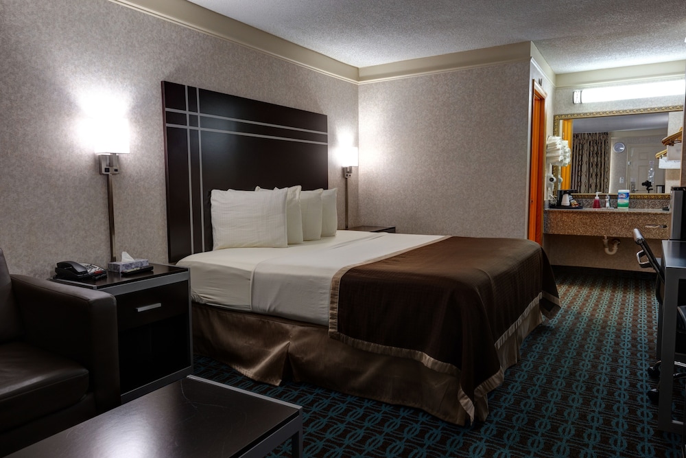 Deluxe Inn Fayetteville - I-95 Exit 49