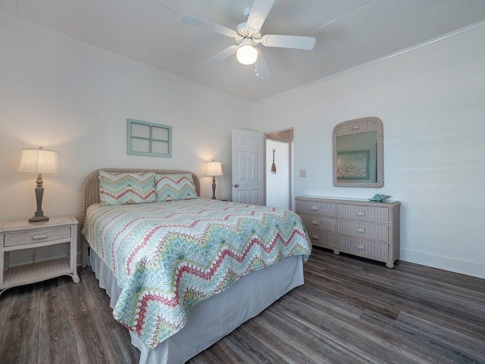 Green Dolphin by Topsail Realty