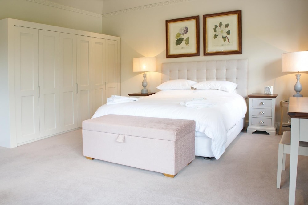 Countryside Escape With Stunning Garden in Surrey view 3