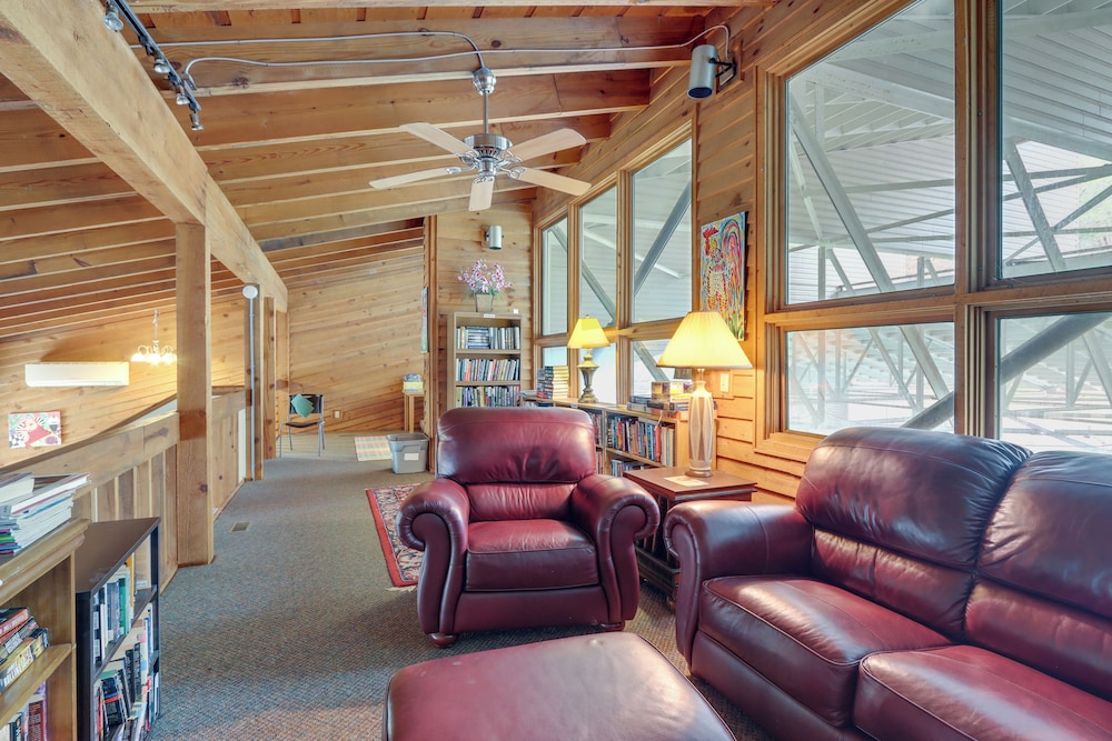 Hiwassee Lake Access: Pet-friendly Cabin w/ Views!