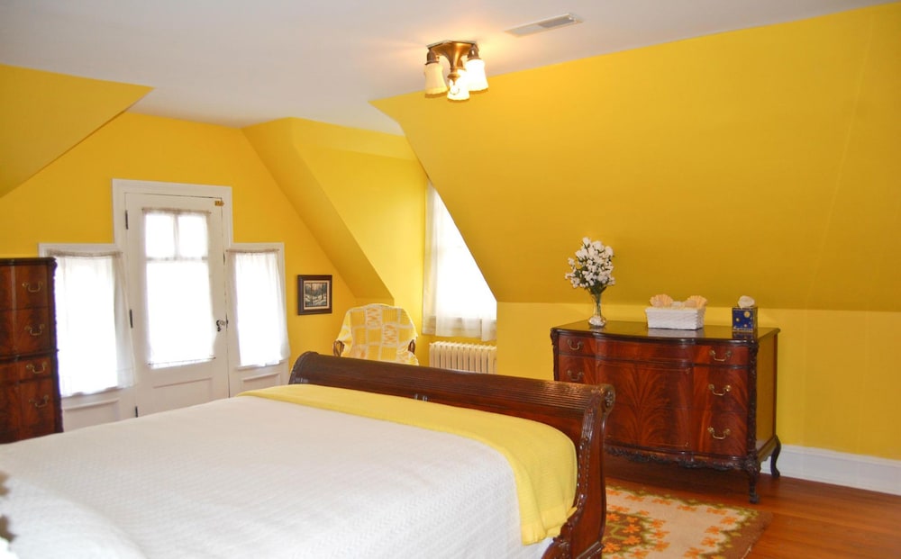 The Albanus Phillips Inn
