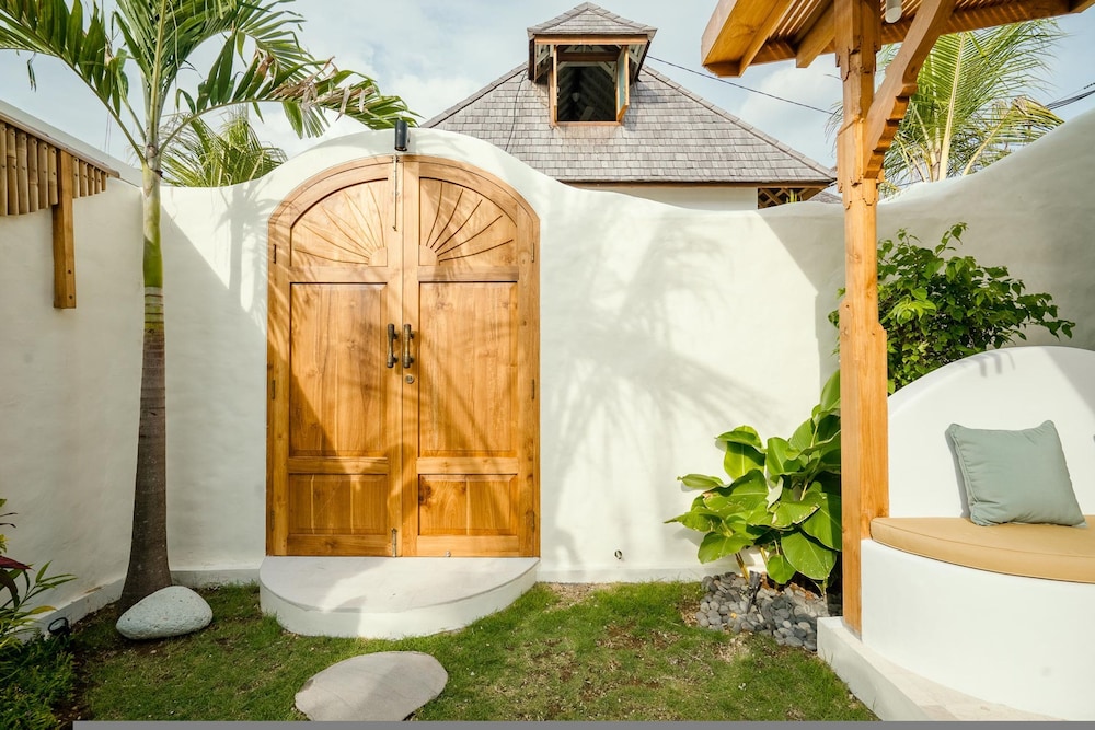 Villa Canggutopia 1 by Alfred in Bali - Tropical Hideaway 1BR Pool Villa Prime Location Canggu Beach