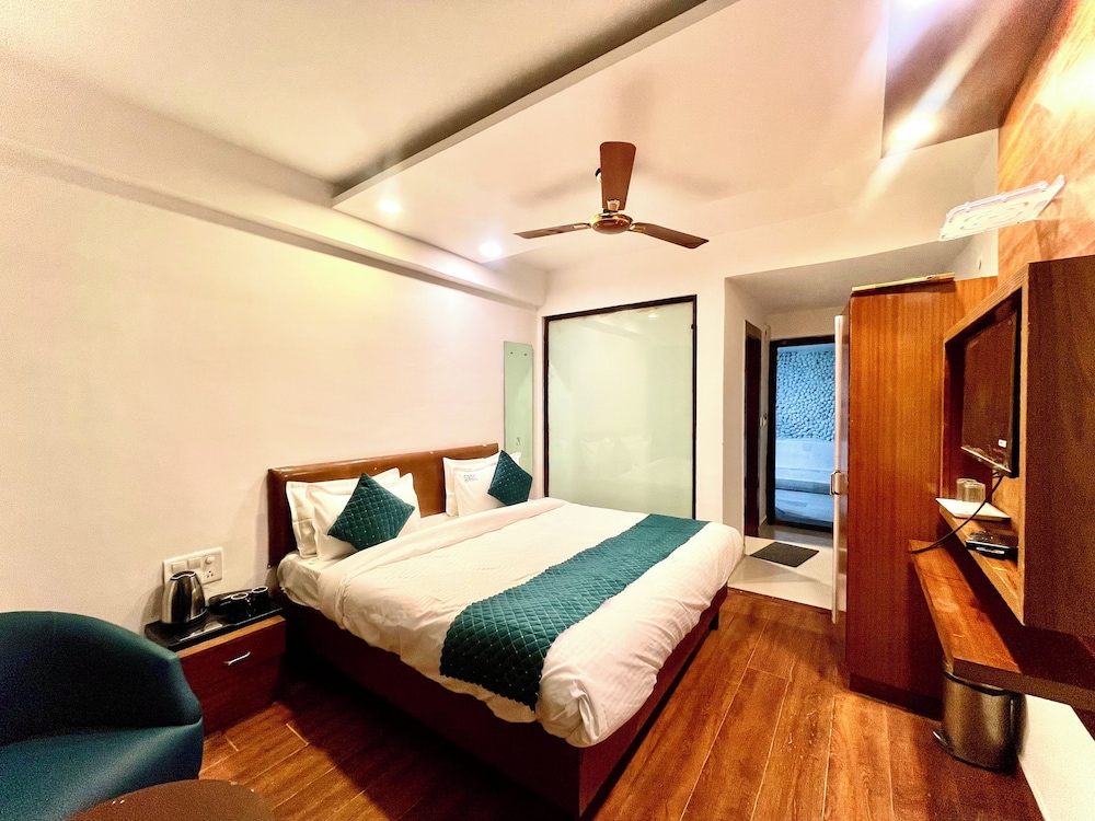 Hotel Roshie Mall Road Mussoorie