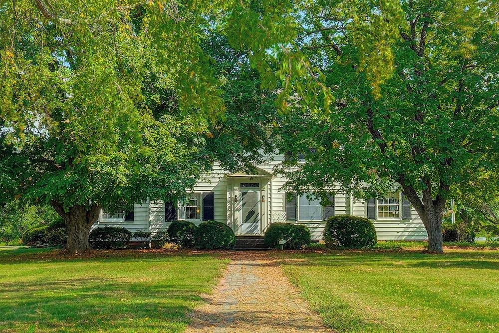 Walk to Dtwn Warsaw: Family Home w/ Deck!