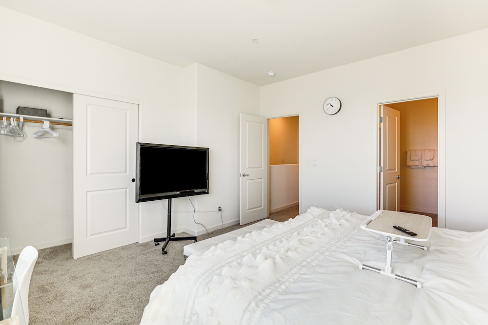 4 Mi to Dtwn: Family-friendly Townhome in Reno