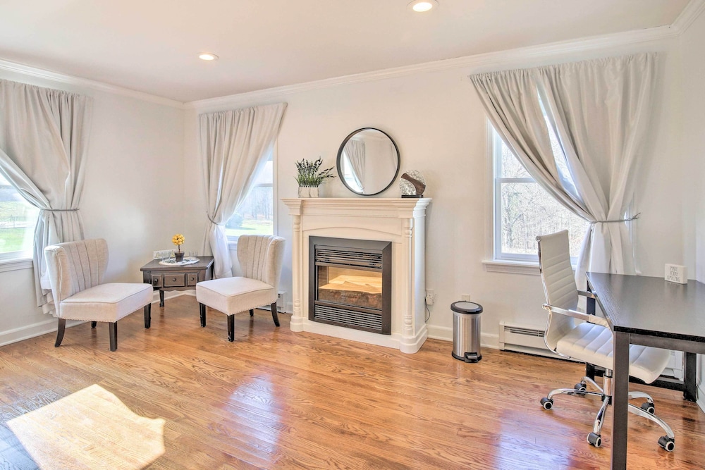 Easton Vacations - Elegant Connecticut Home: Fireplaces, Pet Friendly - Property Image 6