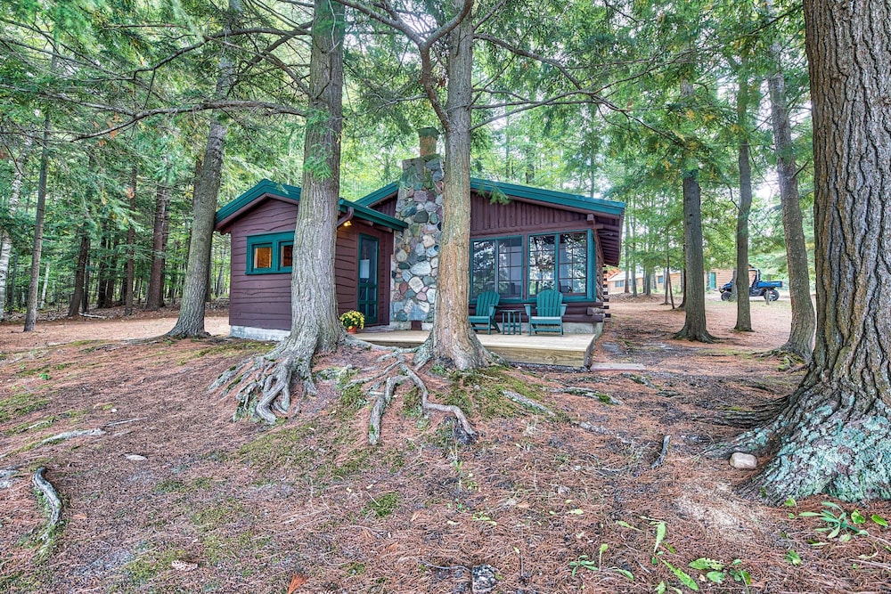 Steps to Beach: Lake Cabin Retreat in Levering!