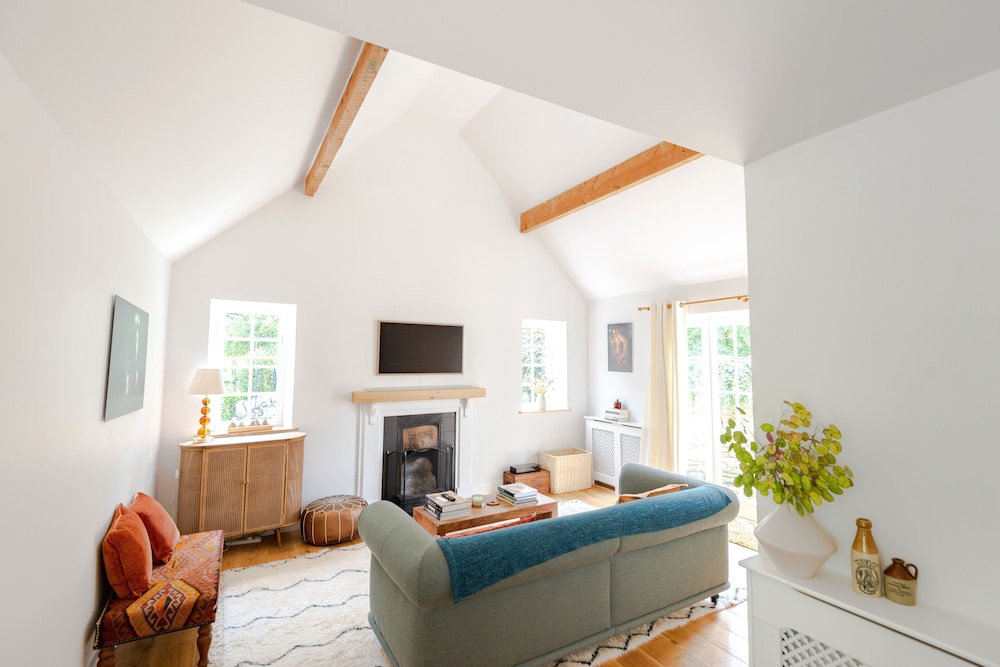 Beautiful 3Bd Thatched Stone Cottage Kettering