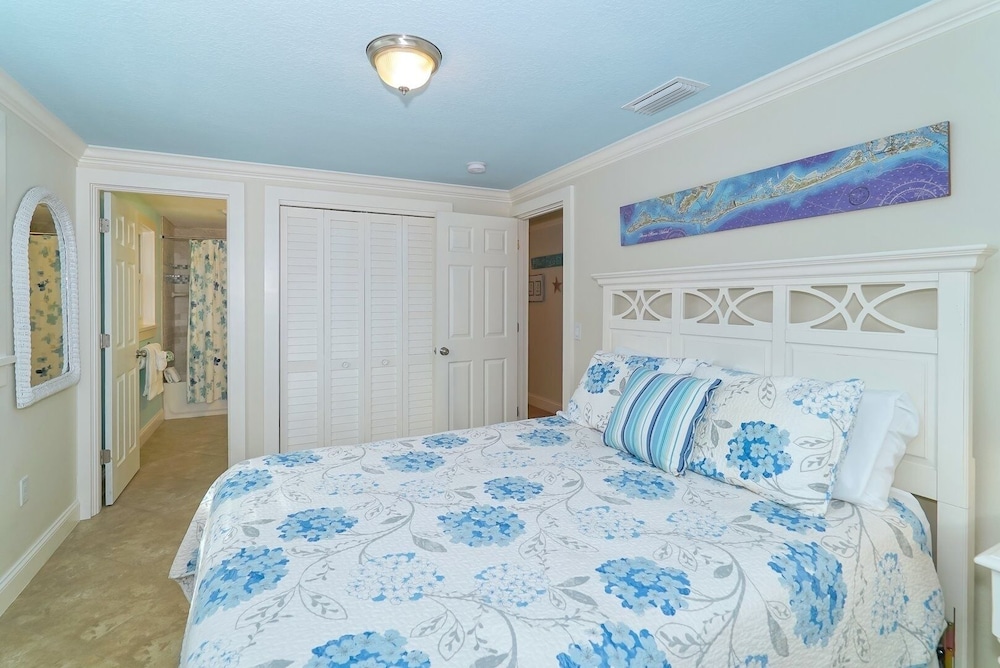 Ebb Tide 3 Bedroom Home by RedAwning