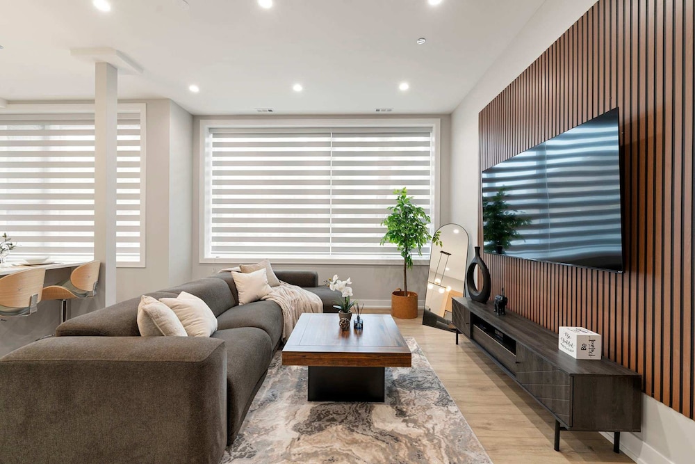 Spacious Bright Modern New Unit in Tri Taylor