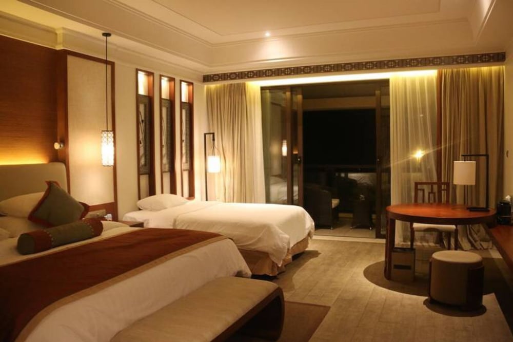Hainan Qizi Bay New Century Resort