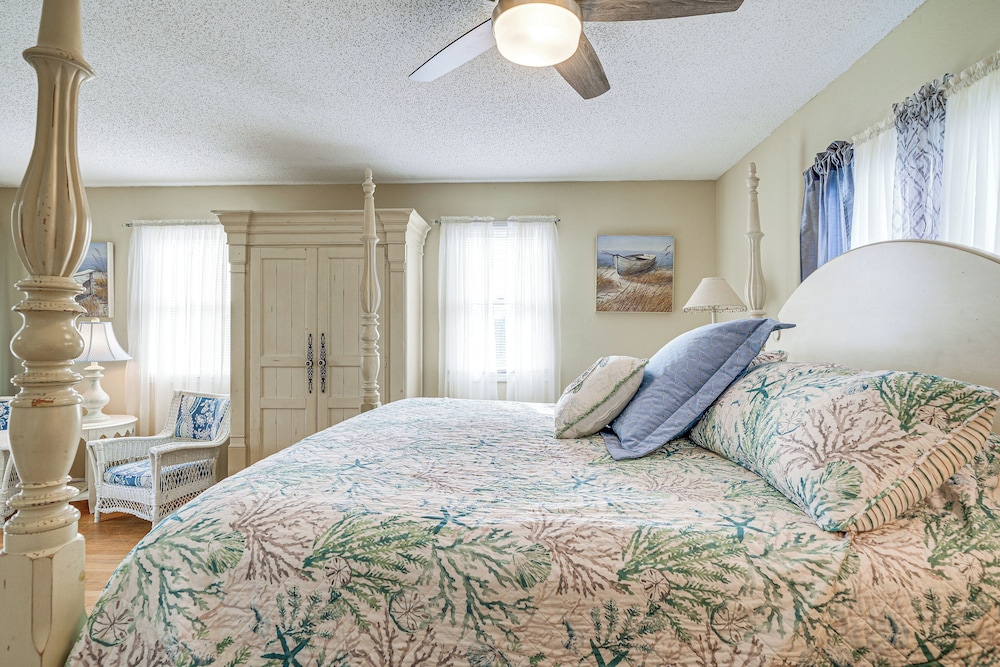 Rooftop Deck & Hot Tub: Outer Banks Family Getaway