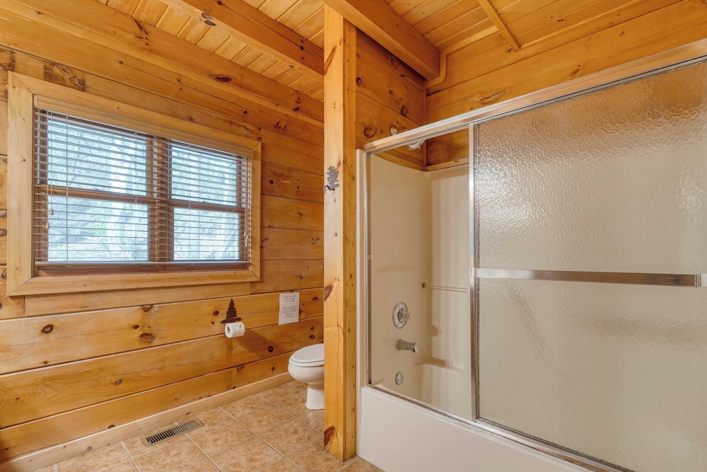 Hottub, Game Room, Forest Views, Near Gatlinburg Four Bears Lodge by Avantstay