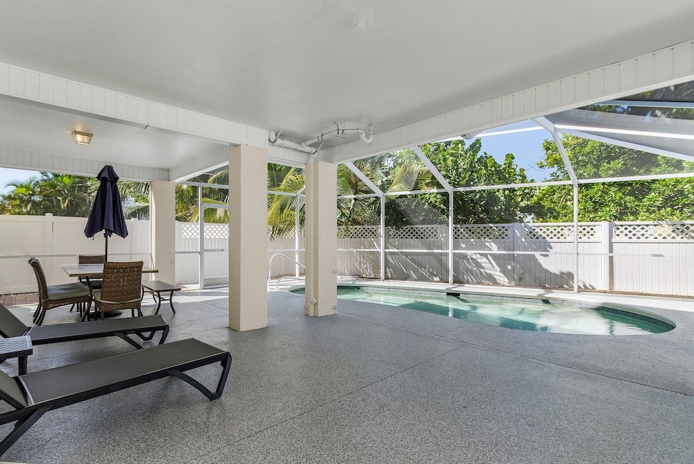 241 Miramar Waves: 3br W/ Heated Pool 3 Bedroom Home