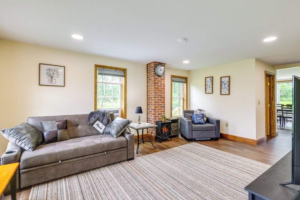 Mountain & Sunset Views: Upstate Family Home