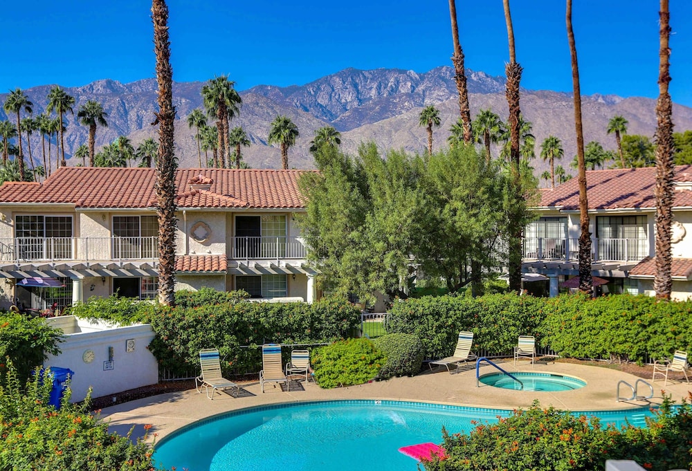 Stylish Condo With Panoramic View Community Pool