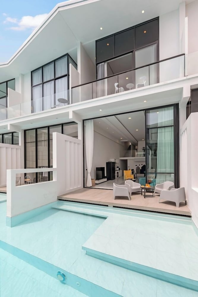 Unique Townhouse Pool Slide Access